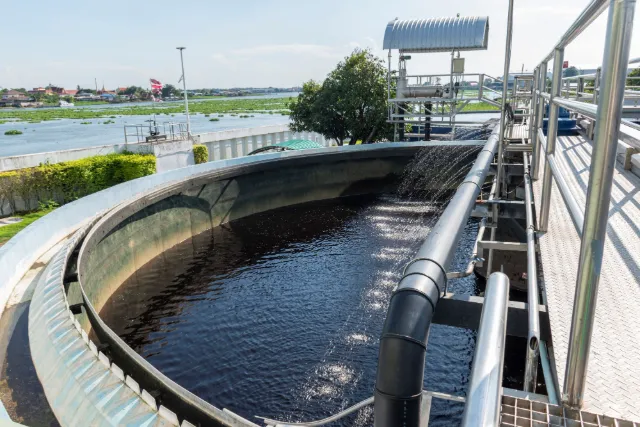 Bassin d'une station de traitement des eaux