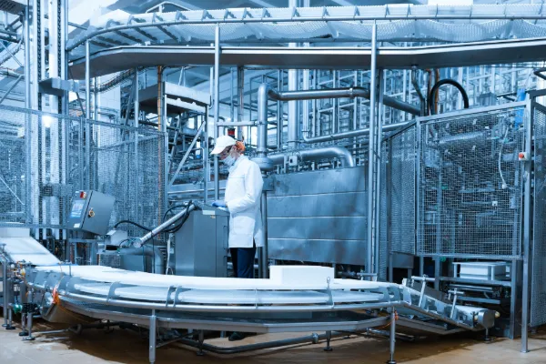 Installation industrielle de traitement de l'eau de process